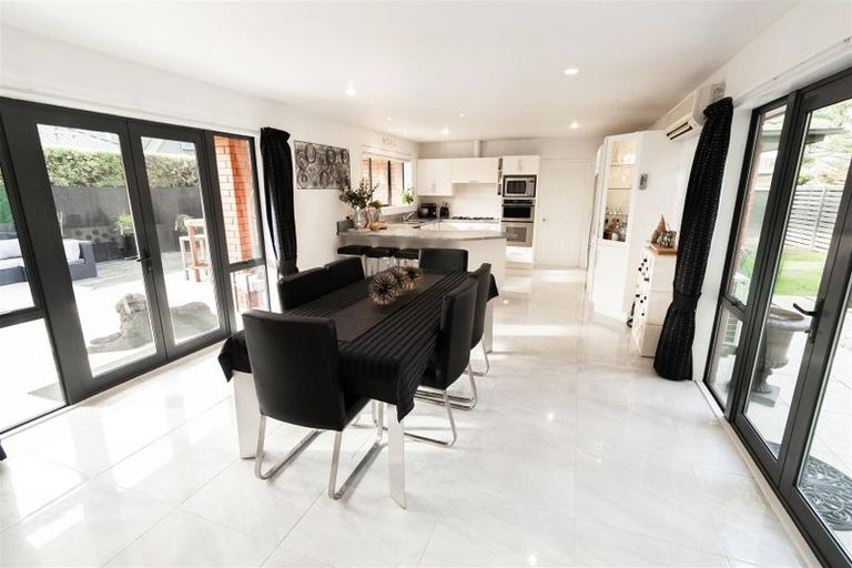 Photo of property in 26a Crofton Road, Harewood, Christchurch, 8051