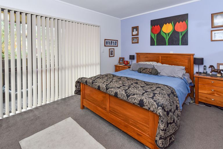 Photo of property in 8 Hadley Wood Drive, Wattle Downs, Auckland, 2103