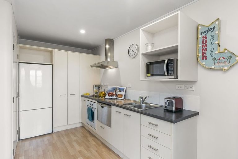 Photo of property in Westhaven Apartments, 13/127 Molesworth Street, Thorndon, Wellington, 6011