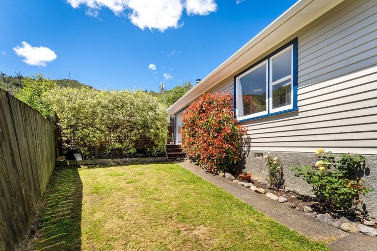 Photo of property in 28 Lowry Crescent, Stokes Valley, Lower Hutt, 5019