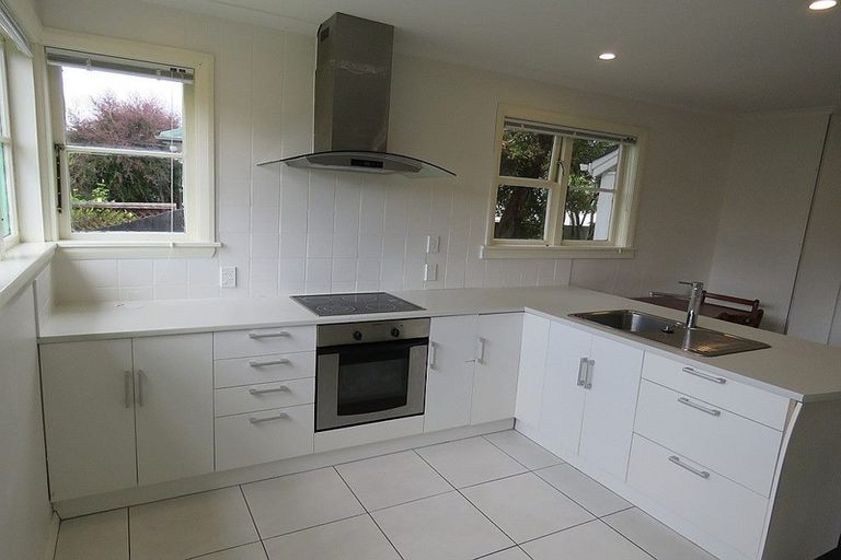 Photo of property in 9 Christian Street, Bryndwr, Christchurch, 8053