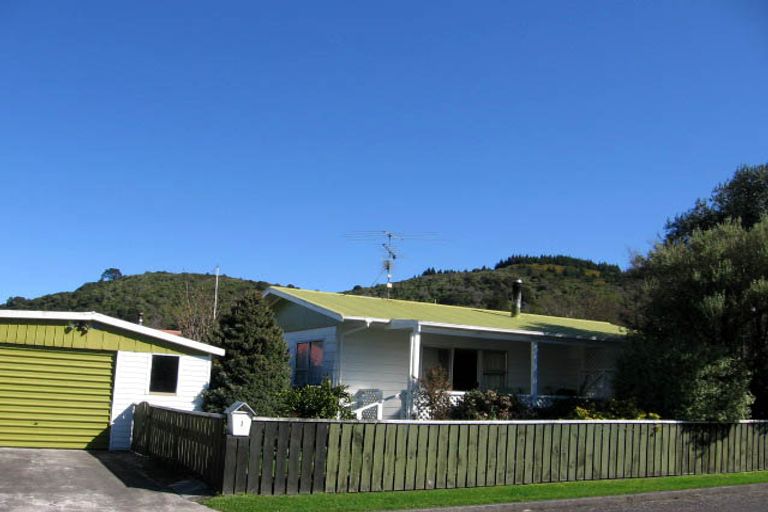 Photo of property in 1 Kowhai Grove, Featherston, 5710