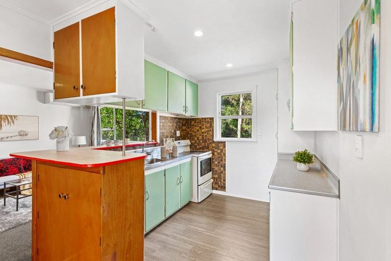 Photo of property in 1 Normandy Place, Henderson, Auckland, 0610