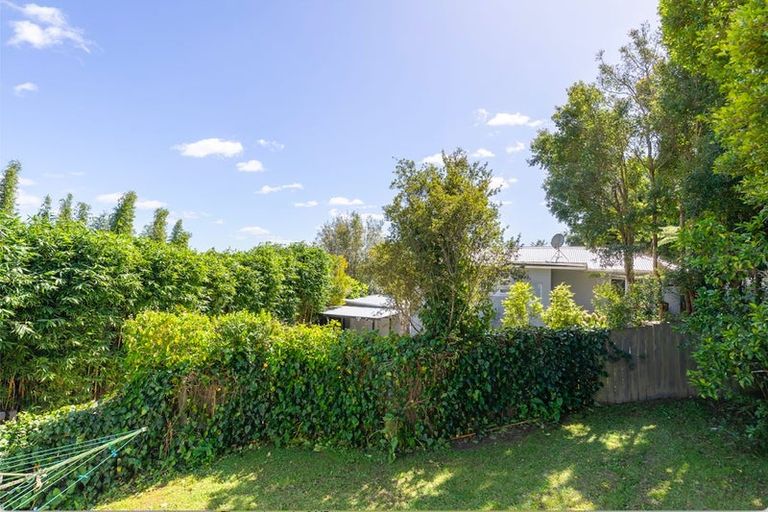 Property details for 191a Glengarry Road, Glen Eden, Auckland, 0602