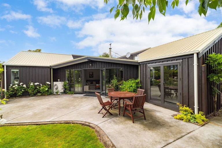 Photo of property in 199a Main North Road, Redwood, Christchurch, 8051