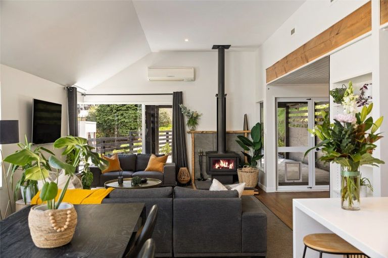 Photo of property in 12 Mackinnon Terrace, Sunshine Bay, Queenstown, 9300