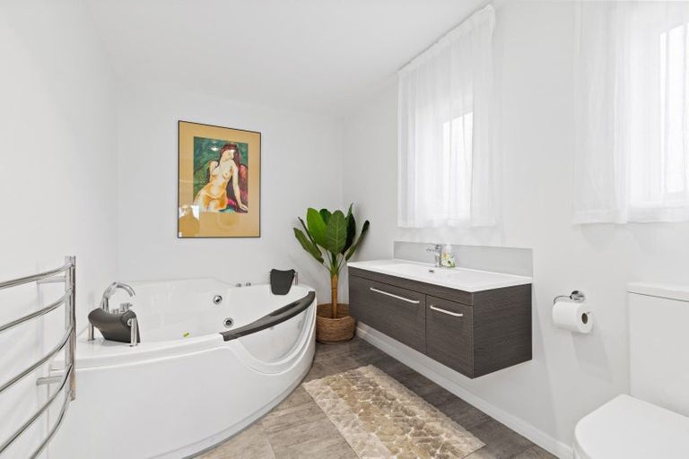 Photo of property in 35 Waione Avenue, Athenree, Waihi Beach, 3177