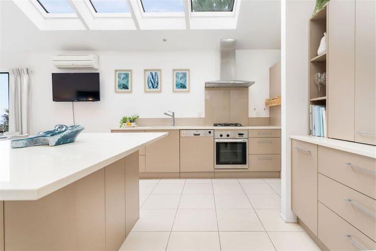 Photo of property in 106 Cannon Hill Crescent, Mount Pleasant, Christchurch, 8081