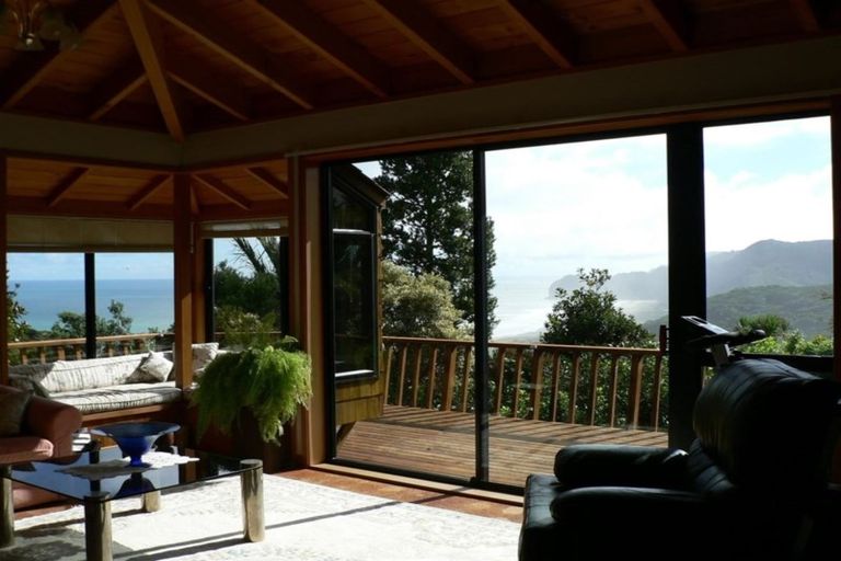 Photo of property in 53 Rayner Road, Piha, New Lynn, 0772