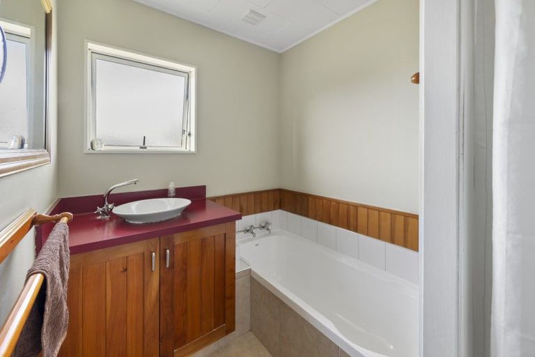 Photo of property in 45 Tait Drive, Greenmeadows, Napier, 4112