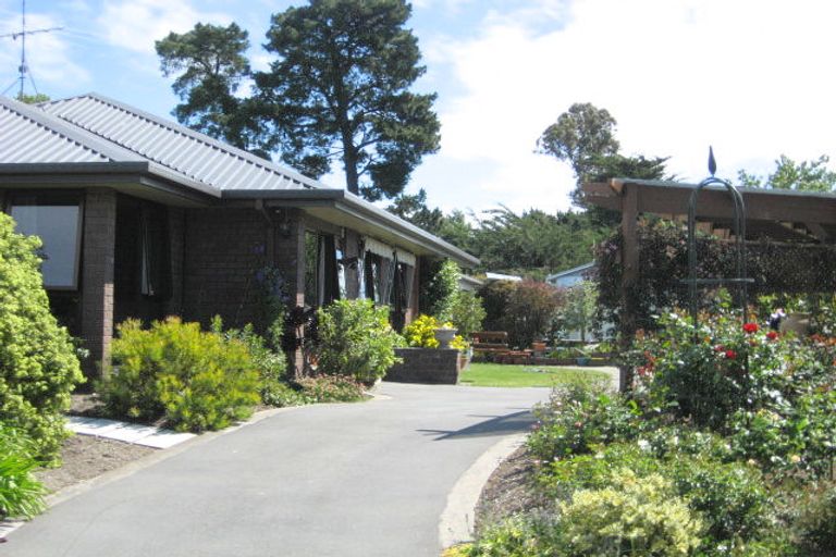 Photo of property in 8 Kowai Place, Amberley, 7410