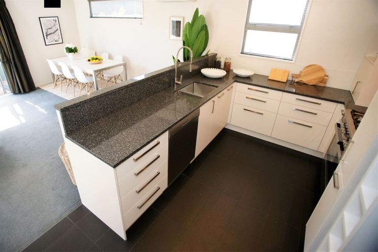 Photo of property in 35 Oakford Close, Riccarton, Christchurch, 8011