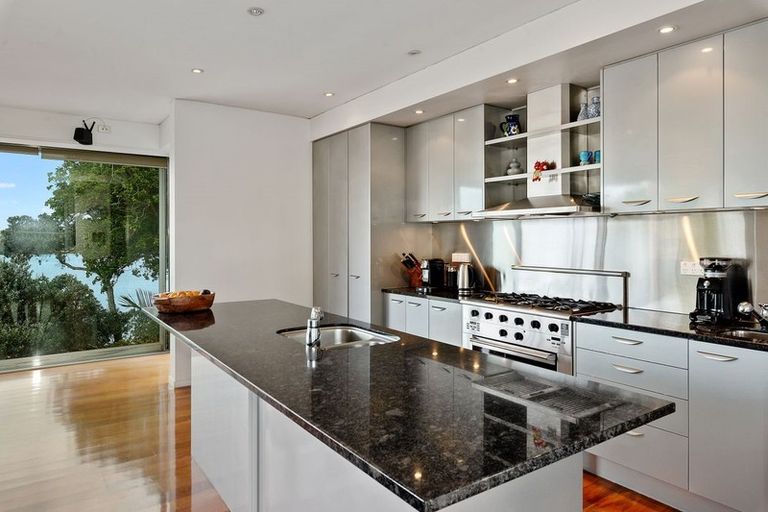 Photo of property in 25 Norwood Road, Bayswater, Auckland, 0622