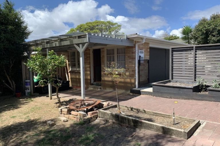 Photo of property in 22 Botany Road, Howick, Auckland, 2010