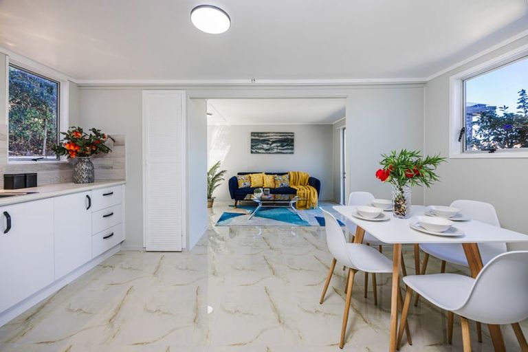 Photo of property in 4/89a Royal Road, Massey, Auckland, 0614