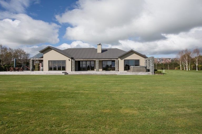 Photo of property in 1059d Winton Lorneville Highway, Lochiel, Winton, 9781