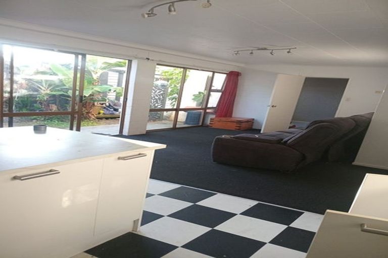 Photo of property in 16 Valhalla Drive, Beach Haven, Auckland, 0626