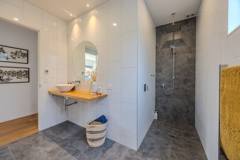 Photo of property in 16 Sapphire Spring Rise, Wanaka, 9305