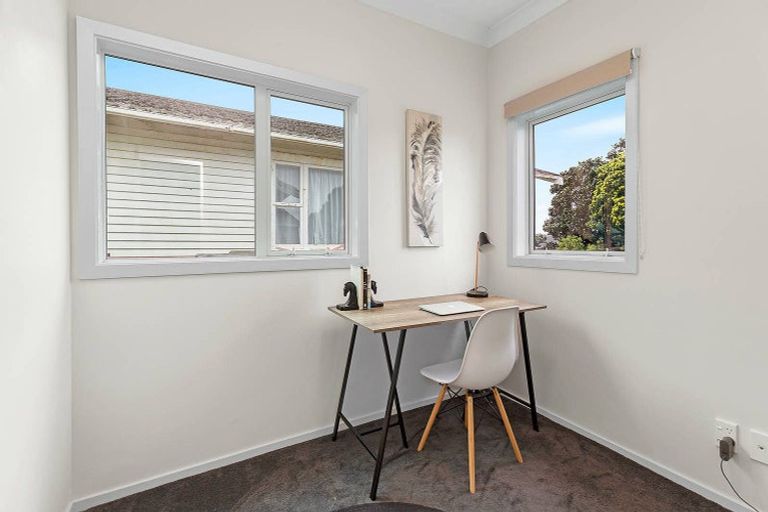 Photo of property in 56 Maupuia Road, Maupuia, Wellington, 6022