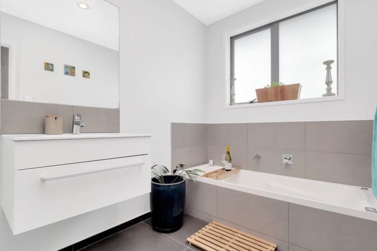 Photo of property in 11 Coutts Street, Papamoa Beach, Papamoa, 3118