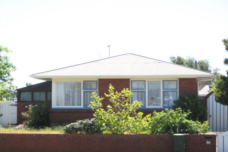 Photo of property in 27 Bickerton Street, Wainoni, Christchurch, 8061