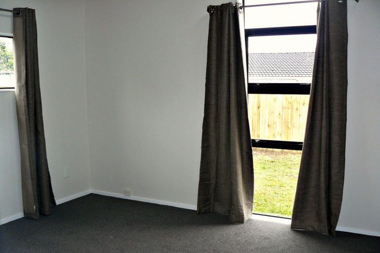 Photo of property in 2/120 Lynwood Road, New Lynn, Auckland, 0600