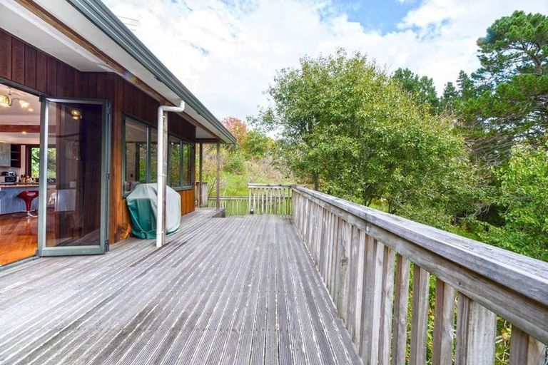 Photo of property in 1008c East Coast Road, Fairview Heights, Auckland, 0630