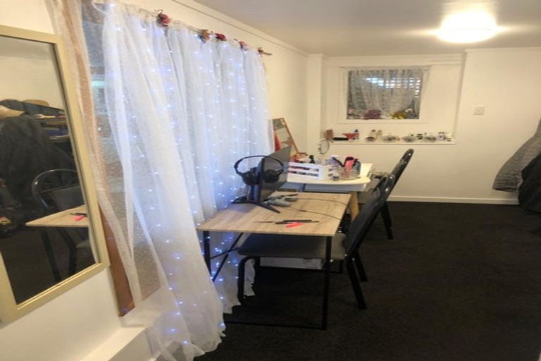 Photo of property in 113 Akaroa Drive, Maupuia, Wellington, 6022