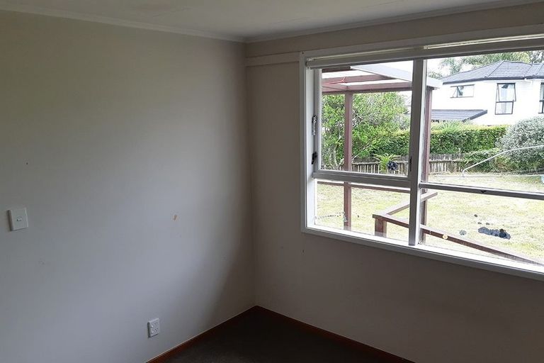 Photo of property in 28 Ussher Place, Pakuranga Heights, Auckland, 2010