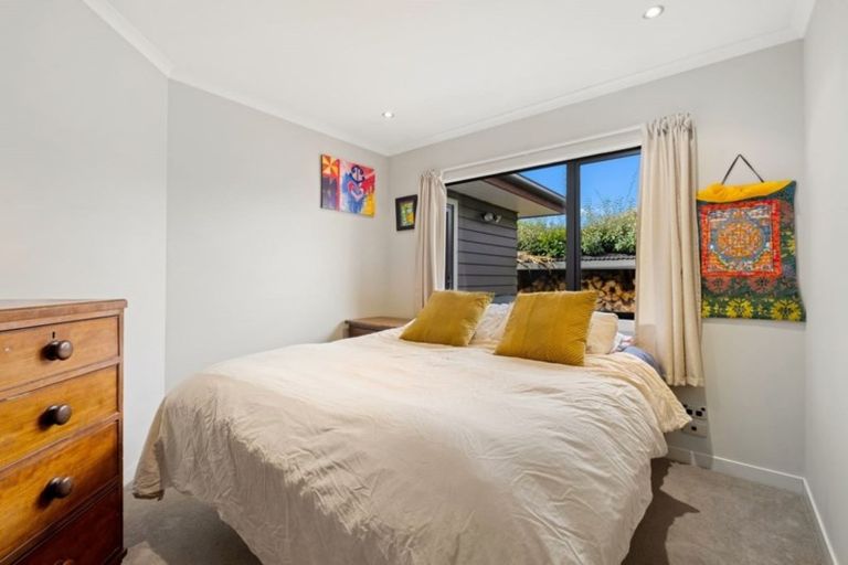 Photo of property in 8 Alpha Close, Wanaka, 9305