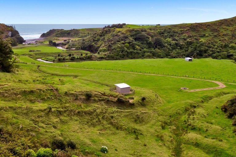 Photo of property in 2 Rapanui Road, Tongaporutu, Urenui, 4378