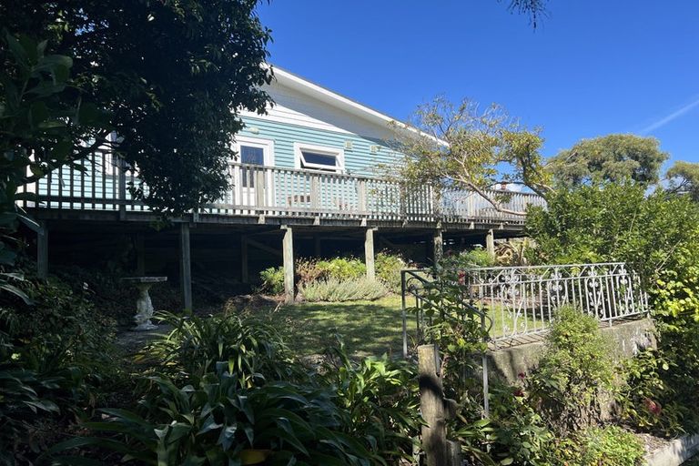 Photo of property in 18 Singers Road, Korokoro, Lower Hutt, 5012