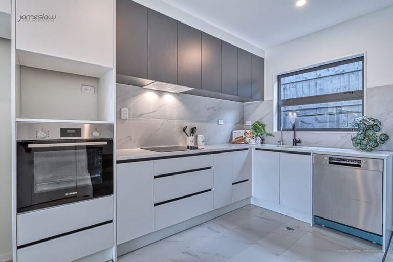 Photo of property in 11/13 Grove Lane, Pakuranga, Auckland, 2010