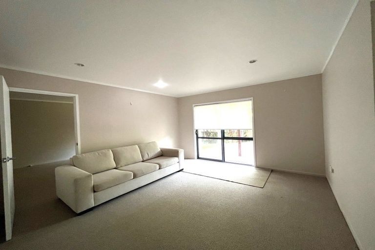 Photo of property in 29 Rifleman Rise, Unsworth Heights, Auckland, 0632