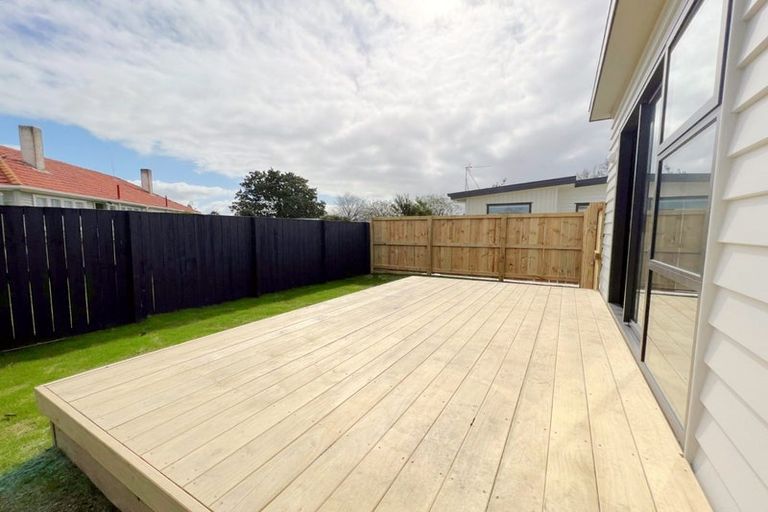 Photo of property in 2/1085 Heaphy Terrace, Hamilton