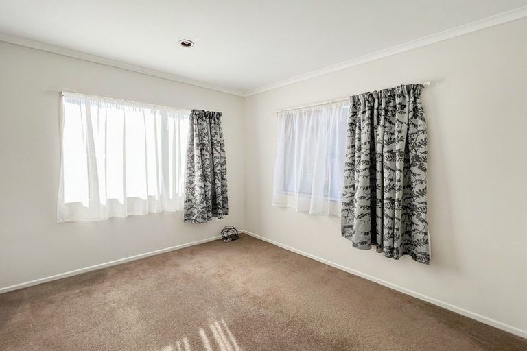 Photo of property in 93 Farquhar Road, Glendene, Auckland, 0602