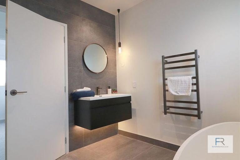 Photo of property in 4 Tapuwae Way, Mangere Bridge, Auckland, 2022