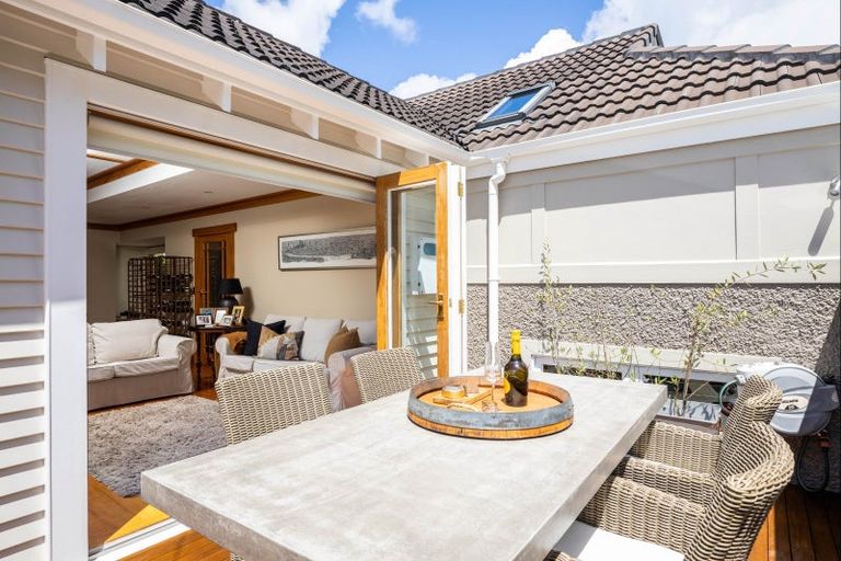 Photo of property in 83 Brougham Street, New Plymouth, 4310