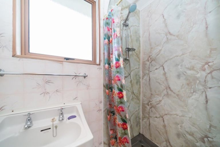 Photo of property in 18 Ellesmere Crescent, Highbury, Palmerston North, 4412