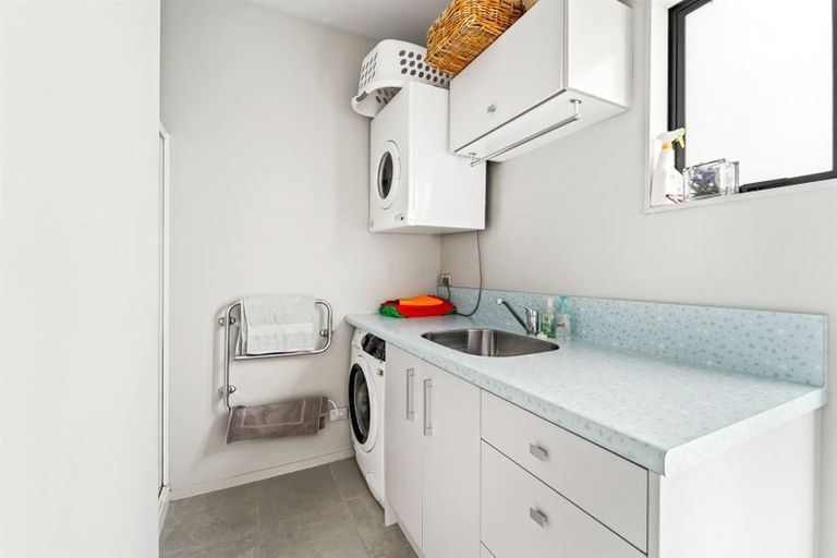 Photo of property in 32 English Oak Drive, Schnapper Rock, Auckland, 0632