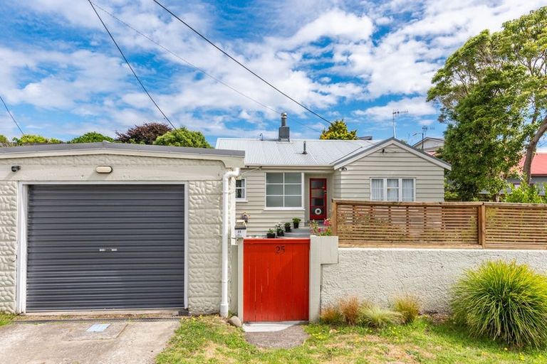 Photo of property in 25 Golf Road, Paraparaumu Beach, Paraparaumu, 5032