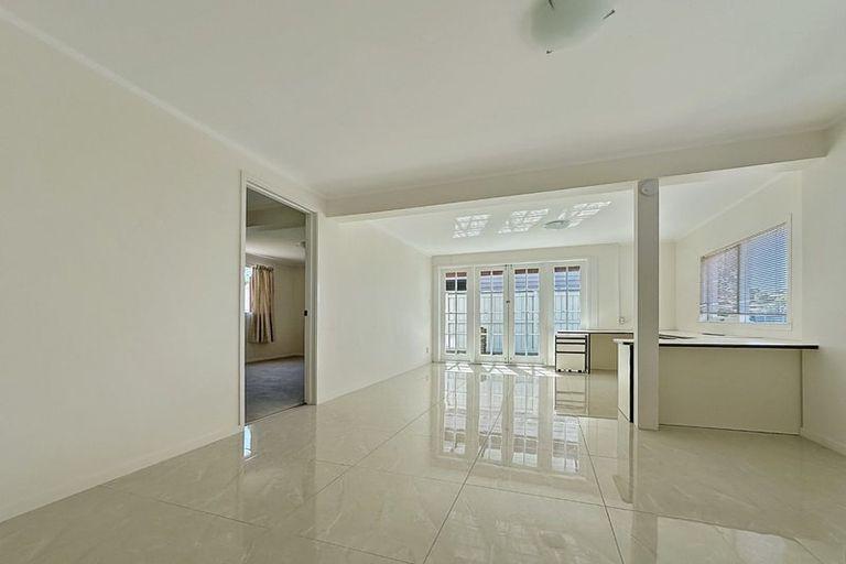 Photo of property in 58 Knightsbridge Drive, Forrest Hill, Auckland, 0620