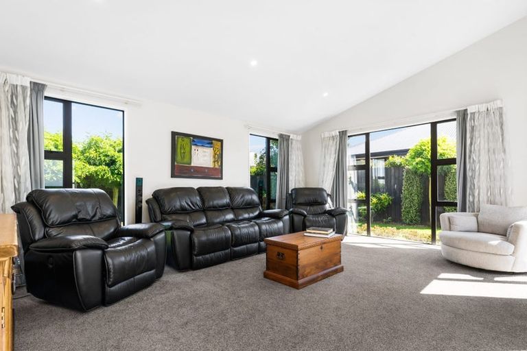 Photo of property in 1 Bargrove Close, Halswell, Christchurch, 8025