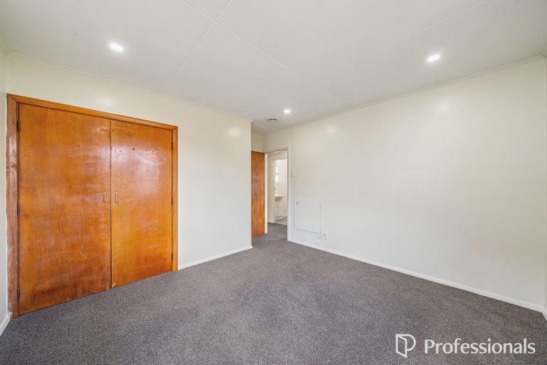 Photo of property in 1 Wakefield Terrace, Tawa, Wellington, 5028