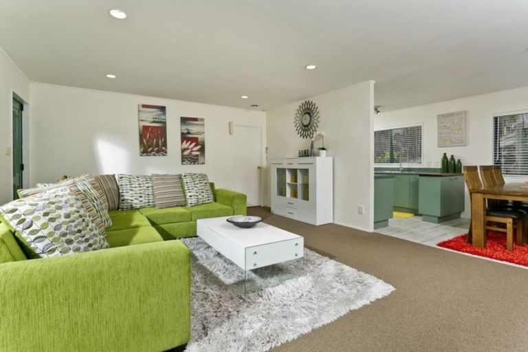 Photo of property in 2/83 Vandeleur Avenue, Birkdale, Auckland, 0626