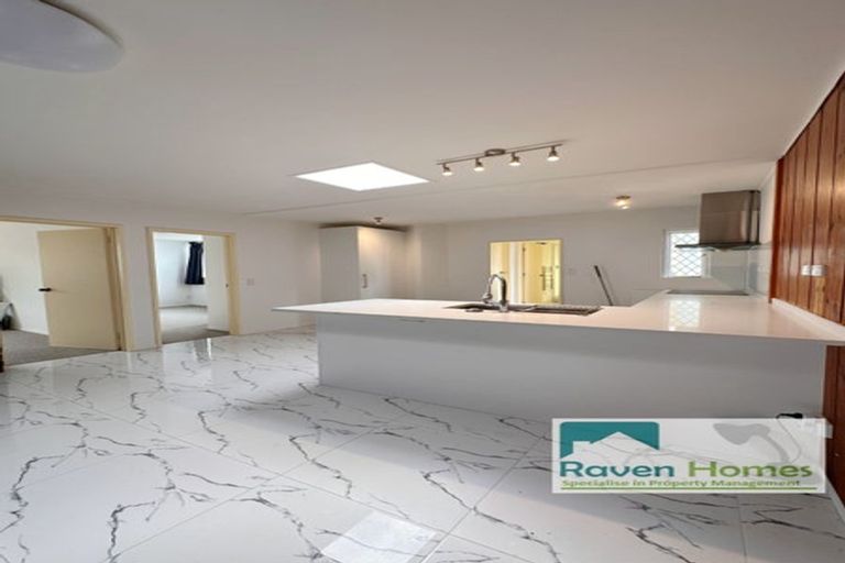 Photo of property in 2/20 Humphrey Kemp Avenue, Henderson, Auckland, 0612