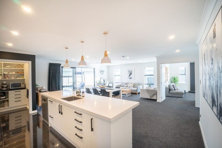 Photo of property in 3 Stratford Court, Fitzherbert, Palmerston North, 4410