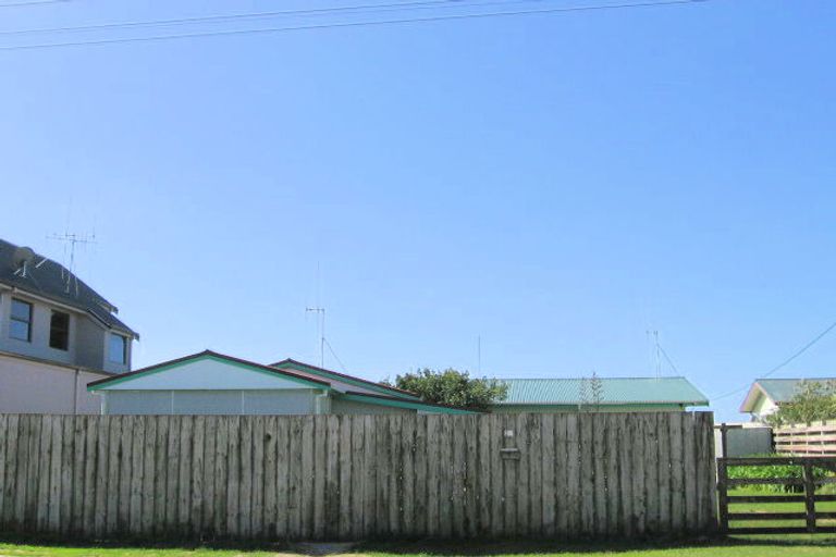 Photo of property in 27 Karewa Parade, Papamoa Beach, Papamoa, 3118