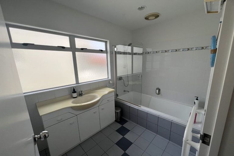 Photo of property in 17a Beach Road, Manly, Whangaparaoa, 0930