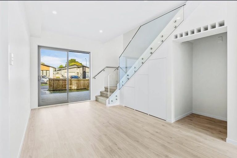 Photo of property in 11 Farranfore Road, Opaheke, Papakura, 2113